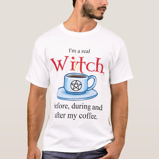 Shirt V Kaffee-Hexe auf Weißem (Vorderseite)