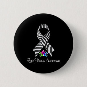 Shirt zur Sensibilisierung für seltene Krankheiten Button
