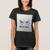 Shirts ausprobieren oder behandeln (Vorderseite)