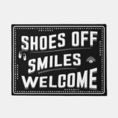 Shoes Off Smiles Herzlich willkommen heißen die Gä Fußmatte (Vorderseite)