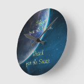Shoot for the Moon  Runde Wanduhr (Winkel)