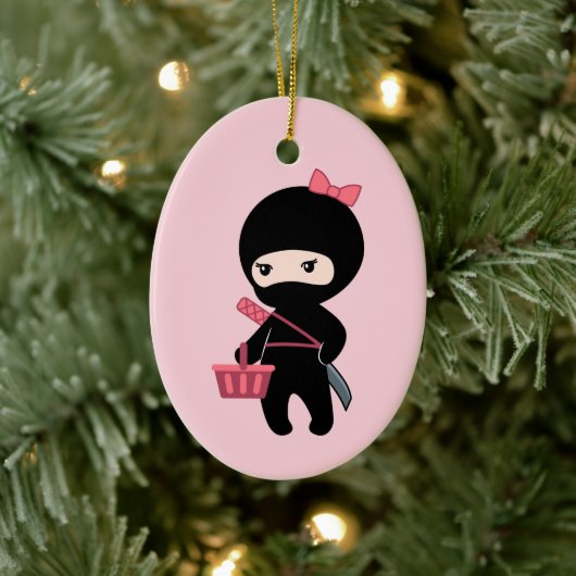 Shopping Ninja Girl auf Pink Keramik Ornament (Baum)
