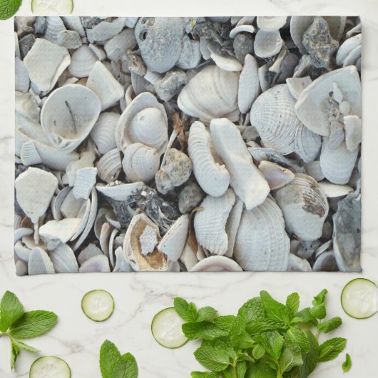 Shoreline Shells Coastal Texture Geschirrtuch (Gefaltet)