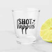 SHOT Happens Schnapsglas (Vorderseite)