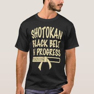 Shotokan Schwarzgürtel in Bearbeitung Anführungsze T-Shirt
