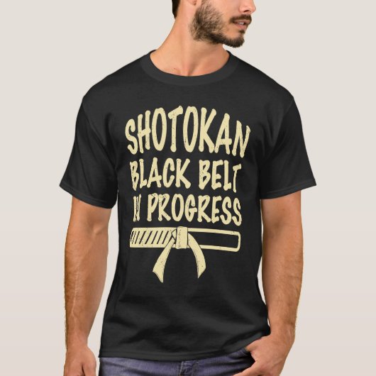 Shotokan Schwarzgürtel in Bearbeitung Anführungsze T-Shirt (Vorderseite)