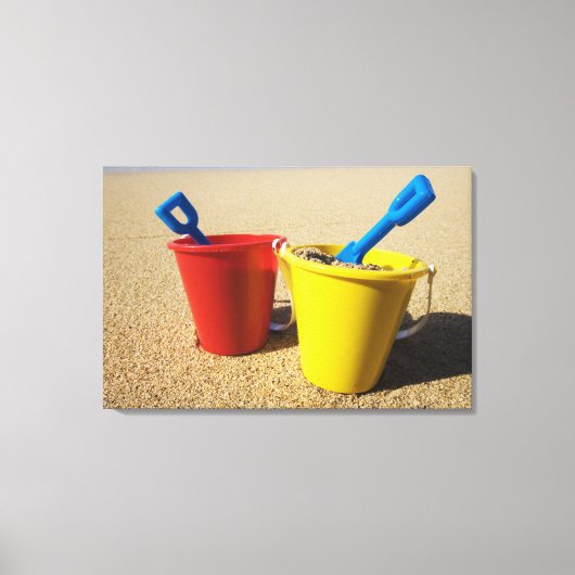 Shows und Pails am Sandstrand Leinwanddruck (Vorderseite)
