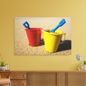 Shows und Pails am Sandstrand Leinwanddruck (Insitu (Wohnzimmer))
