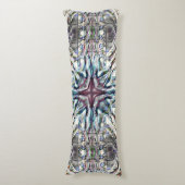 Showtextur Kaleidoskop in sandig silbrigen Farben Seitenschläferkissen (Vorderseite Vertikal)