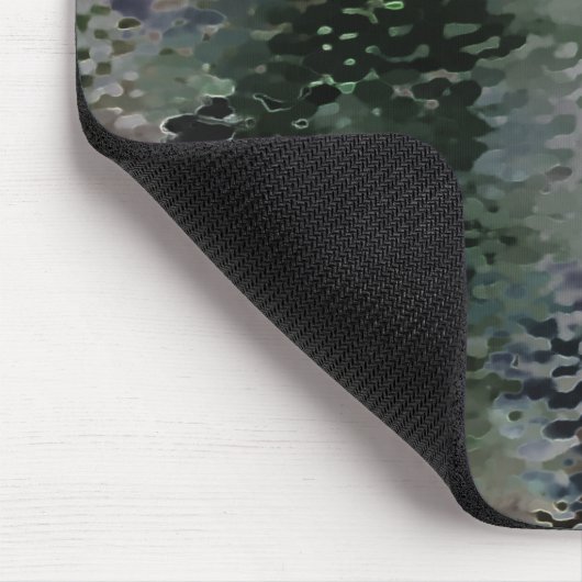 Showy Scaly Plaques, die über dunklen Fonds schwim Mousepad (Ecke)