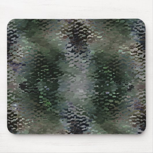 Showy Scaly Plaques, die über dunklen Fonds schwim Mousepad (Vorne)