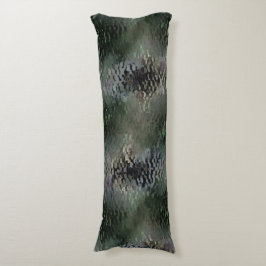 Showy Scaly Plaques, die über dunklen Fonds schwim Seitenschläferkissen