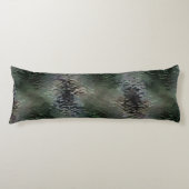 Showy Scaly Plaques, die über dunklen Fonds schwim Seitenschläferkissen (Vorderseite)