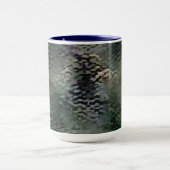 Showy Scaly Plaques, die über dunklen Fonds schwim Tasse (Zentrum)