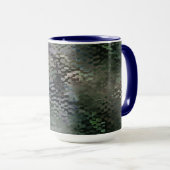 Showy Scaly Plaques, die über dunklen Fonds schwim Tasse (VorderseiteRechts)