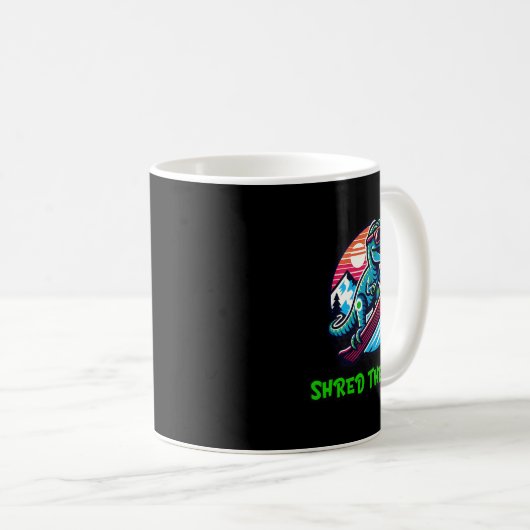 Shred the Gnar Funny Snowboarding Dinosaur T-rex W Kaffeetasse (VorderseiteRechts)