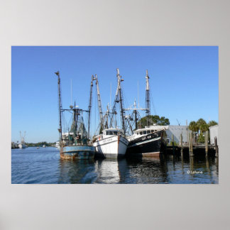 Shrimpenboote warten am Dock Poster