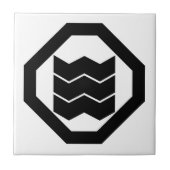 Shrinkage-förmiges Kanji für drei in Oshiki Fliese (Vorderseite)