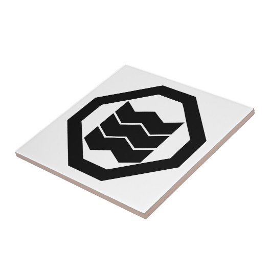 Shrinkage-förmiges Kanji für drei in Oshiki Fliese (Seite)