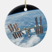 Shuttle-Docks mit internationaler Raumstation Keramikornament (Hinten)