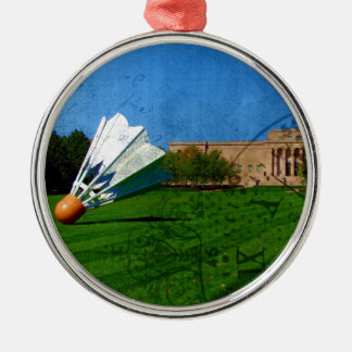 Shuttlecock auf dem Rasen Ornament Aus Metall