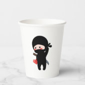Shy Blushing Ninja Holding Origami Paper Heart Pappbecher (Vorderseite)