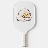 Shy Cloud umarmt einen Star Pickleball Schläger (Vorderseite)
