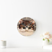 Shy & Curious Tabby Kitten Runde Wanduhr (Zuhause)