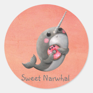 Shy Narwhal mit Donut Runder Aufkleber