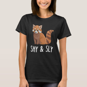 Shy & Sly für einen roten Panda-Experten T-Shirt