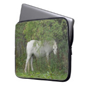 Shy White Horse Laptop Tasche (Vorderseite Links)