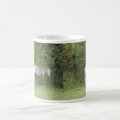 Shy White Horse Tasse (Mittel)