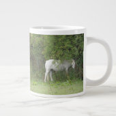 Shy White Horse Tasse (Rechts)