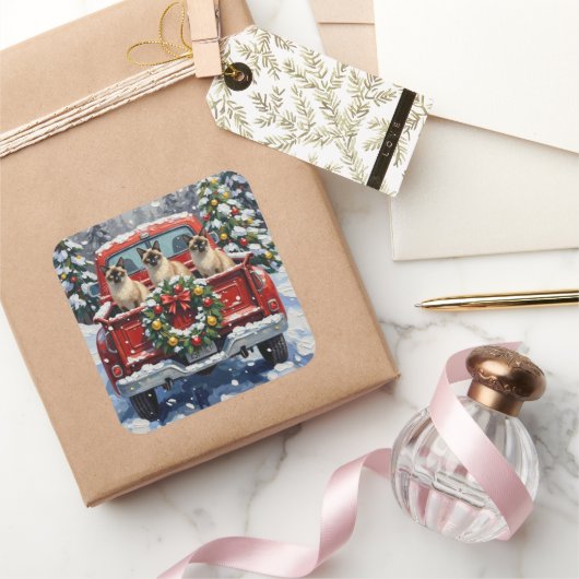 Siamese Cat Christmas Red Truck Holiday Quadratischer Aufkleber (Schenken)