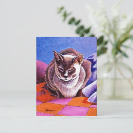 Siamesische Katze auf einer Patchwork-Steppdecke Postkarte (Stehend Vorderseite)