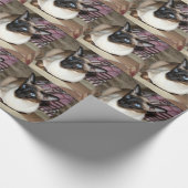 Siamesische Katze, die auf Couch sich entspannt Geschenkpapier (Ecke)