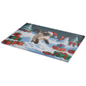 Siamische Katze läuft im Schnee mit Weihnachtsmütz Schneidebrett (Ecke)