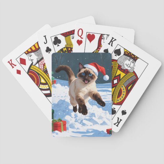 Siamische Katze läuft im Schnee mit Weihnachtsmütz Spielkarten (Rückseite)