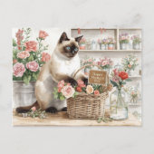 Siamkatze arrangiert Blumen zum Muttertag Postkarte (Vorderseite)