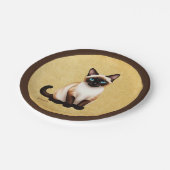 Siamkatze auf altem Papier Pappteller (Schrägansicht)