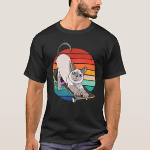 Siamkatze fährt auf einem Skateboard Kitten Skateb T-Shirt