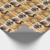 Siamkatze im Herbst hinterlässt Erntedank Art Geschenkpapier (Ecke)