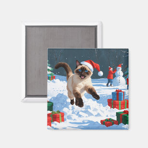 Siamkatze läuft im Schnee mit Weihnachtsmütze Magnet