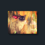 Siamkatze mit Blume Leinwanddruck<br><div class="desc">Hübsche siamesische Katze,  die auf einem Regal steht,  umgeben von schönen hängenden getrockneten Blume. Tierfotografie von Susan. Besuchen Sie die Smilin'Eyes Posters ,  um mehr Blume,  Tier,  Natur und digitale Kunstdrucke und Plakate zu sehen.</div>