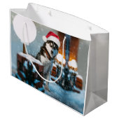 Siberian Husky dog wearing santa hat Große Geschenktüte (Rückseite Schrägansicht)