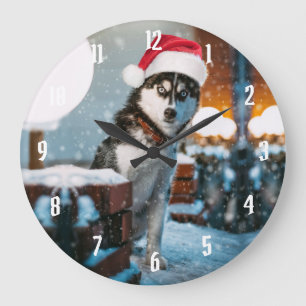 Siberian Husky dog wearing santa hat Große Wanduhr