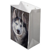 Siberian Husky Mittlere Geschenktüte (Vorderseite Schrägansicht)