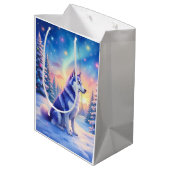 Siberian Husky Northern Lights Christmas Winter Mittlere Geschenktüte (Rückseite Schrägansicht)