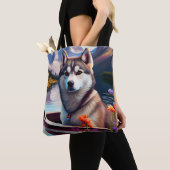 Siberischer Husky auf dem Paddel: Ein Landschaftli Tasche (Von Nahem)