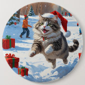 Sibirische Katze läuft im Schnee mit Weihnachtsmüt Button (Vorderseite)